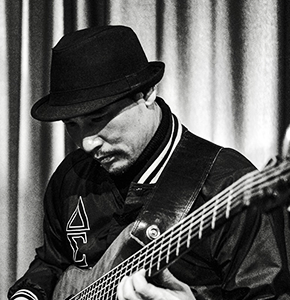 영화음악 감독 모그 사진